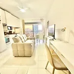 Paradise Sunshine 아파트